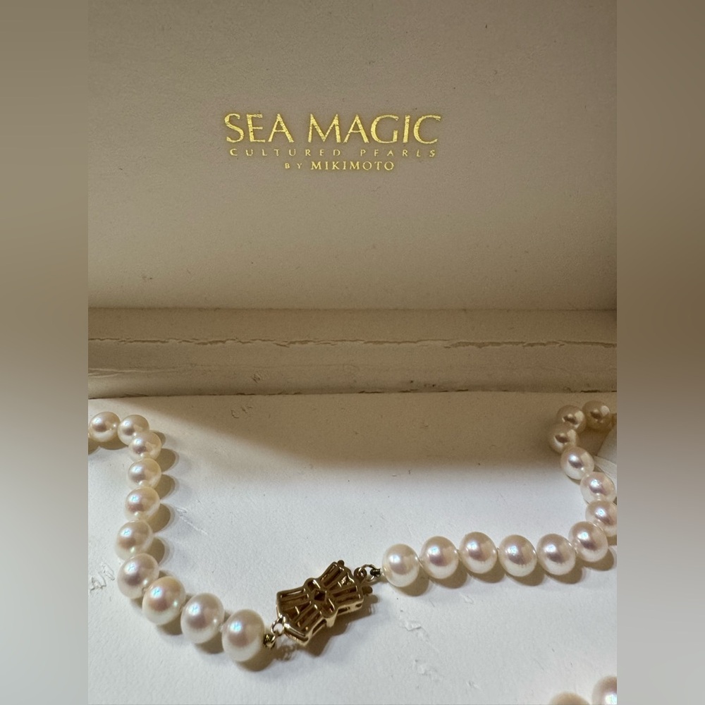 Mikimoto Cream Pearl Necklace with Gold Clasp - Picture 4 of 5